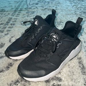 Nike black sneakers